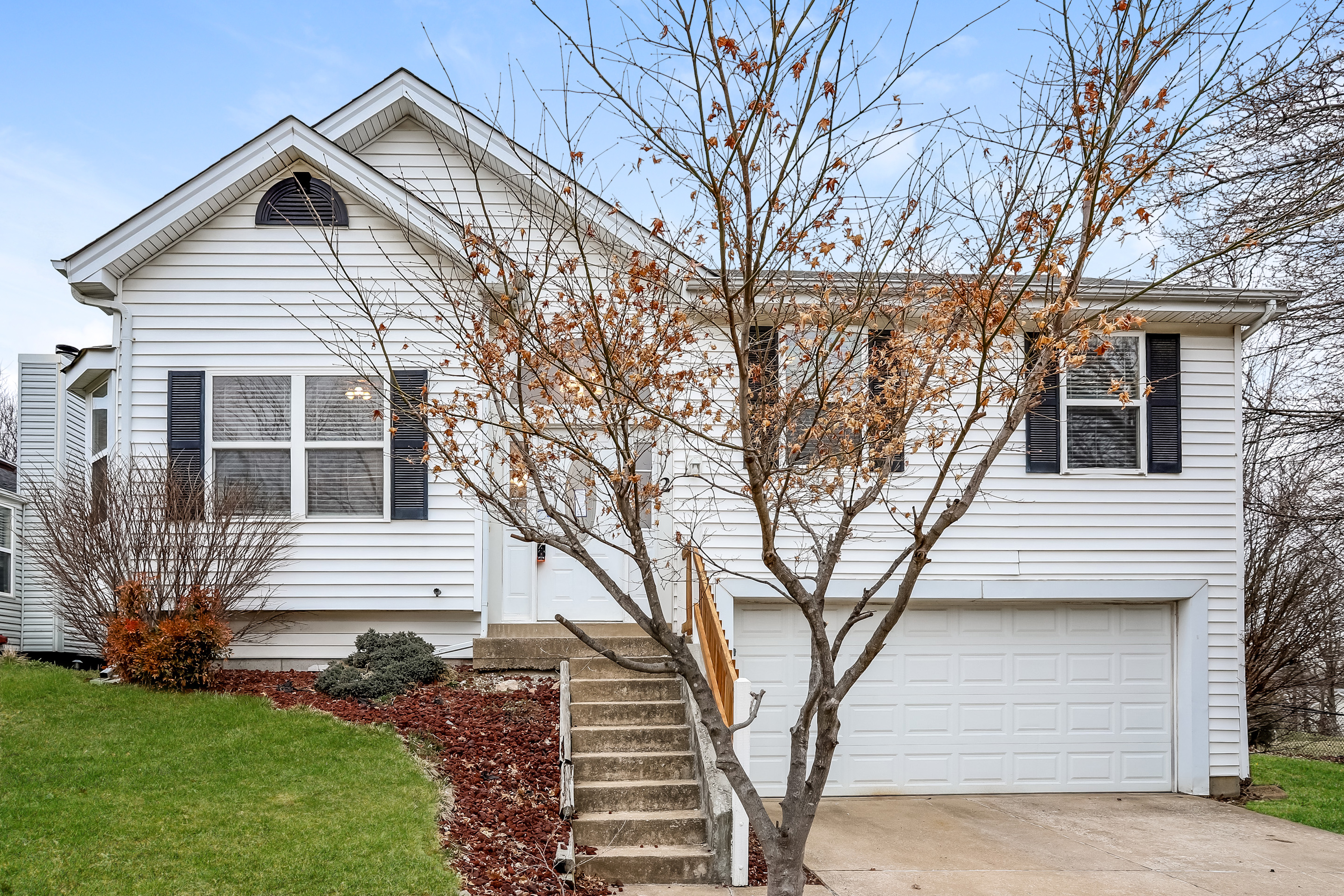 2 Aspen Pointe Dr O'Fallon, MO 63376